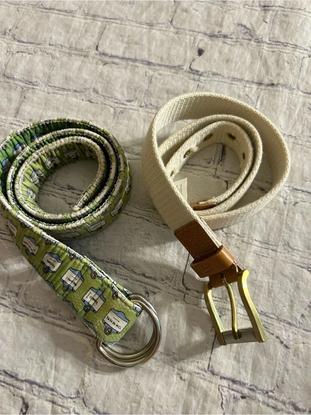 VINEYARD VINES GREEN COTTON DOUBLE RING & LIZ CLAIBORNE CREAM& BROWN BELTS
